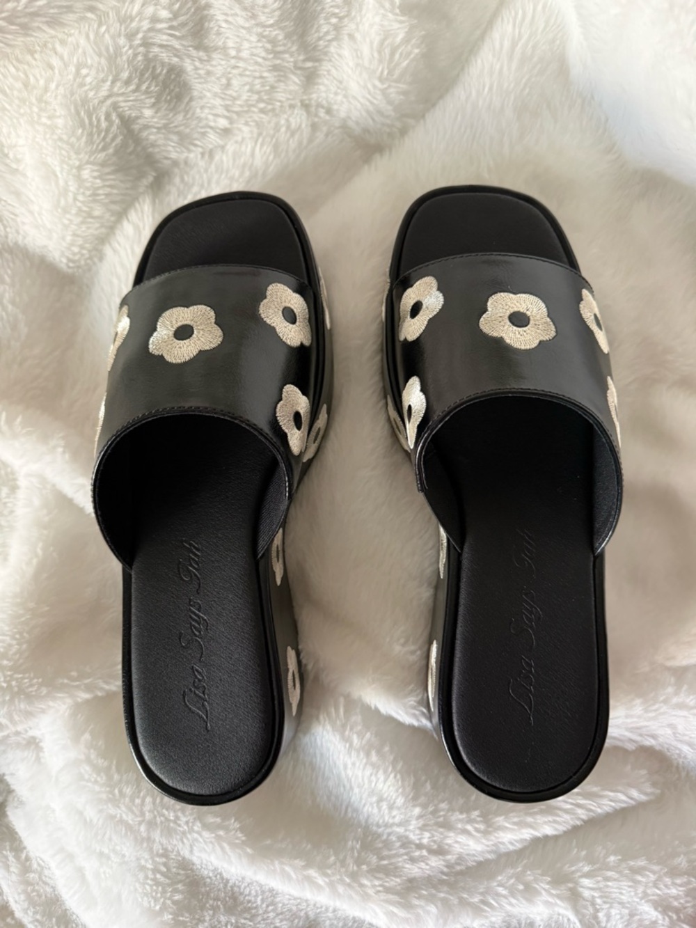 Lisa Says Gah Black Dakota Platform Clogs - Picture 2 of 8